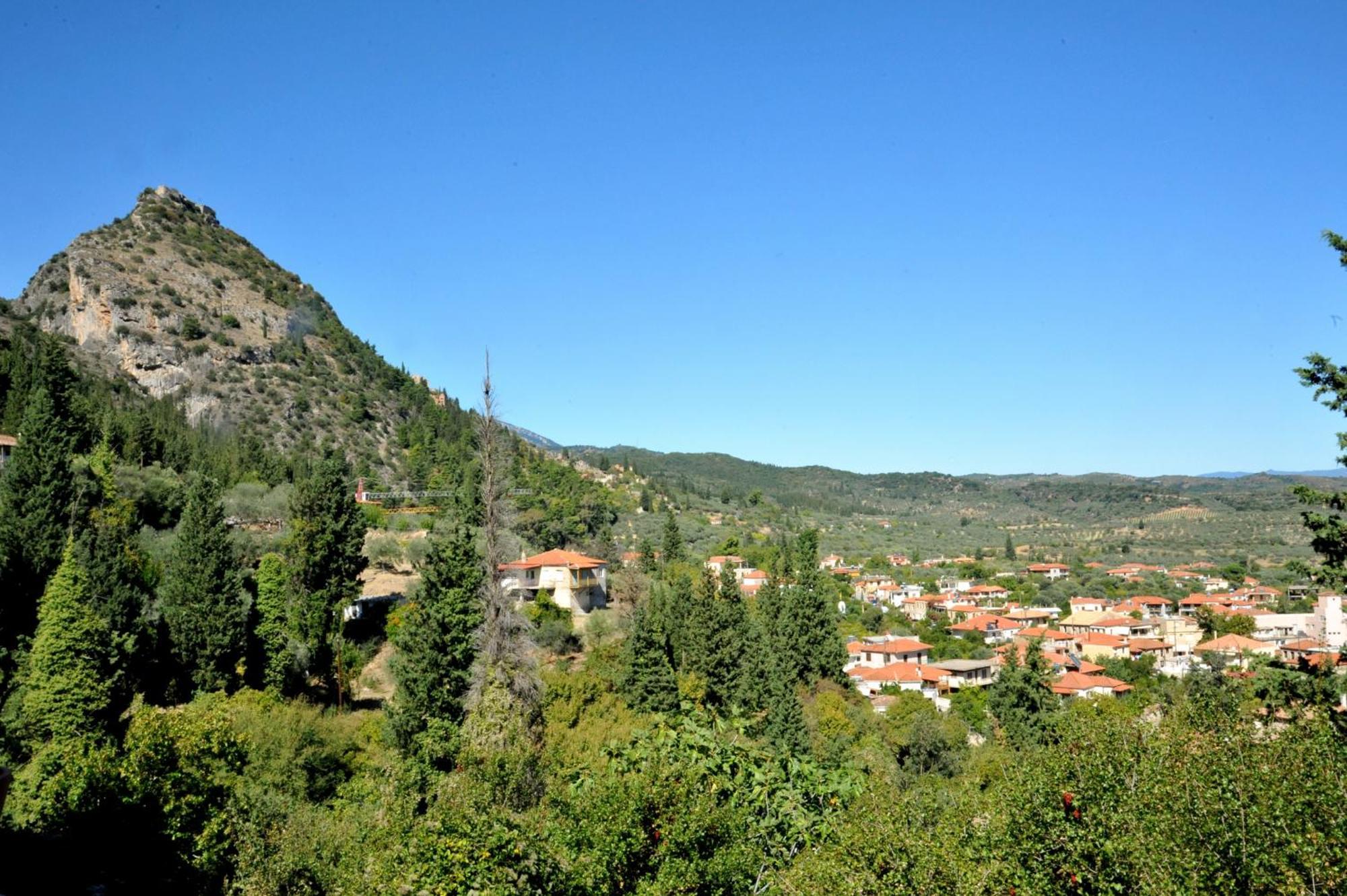 Ferienwohnung Elegant Stone Mansion In Historic Mystras Exterior foto